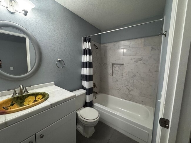 Building Photo - Clean & Comfortable 2 Bed / 2 Bath Condo – Central Reno – $1,450/mo