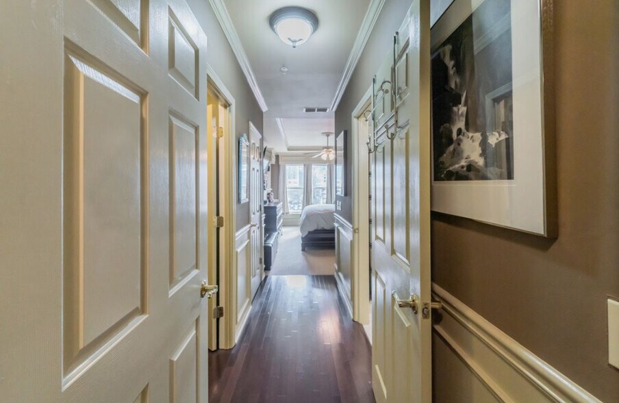 Building Photo - 3334 Peachtree Rd NE