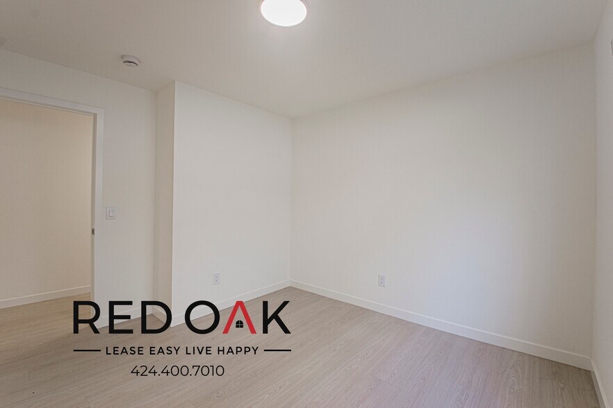 Building Photo - 912 N Ridgewood Pl