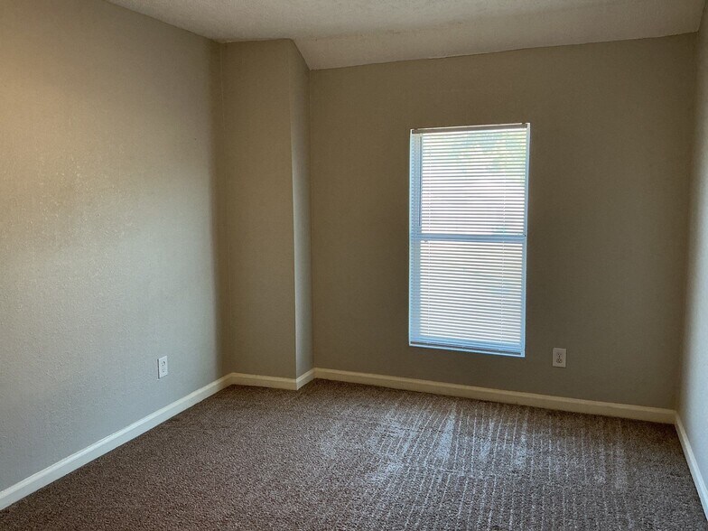 Building Photo - 864 Old Hickory Blvd