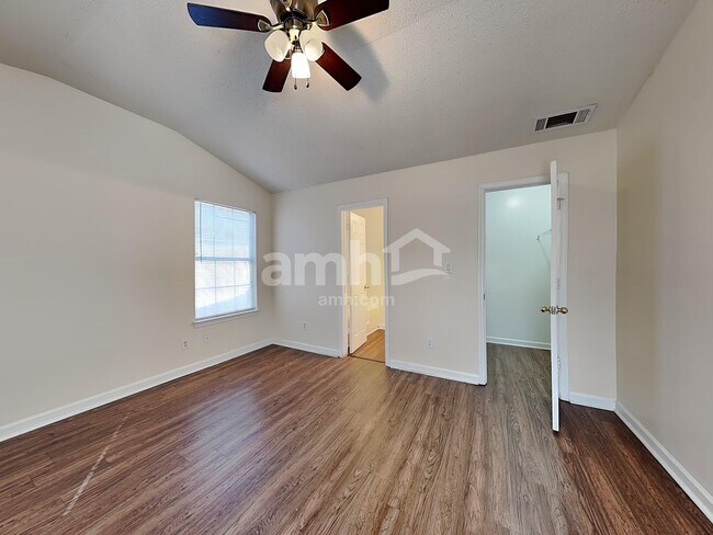 Building Photo - 271 Village Dr