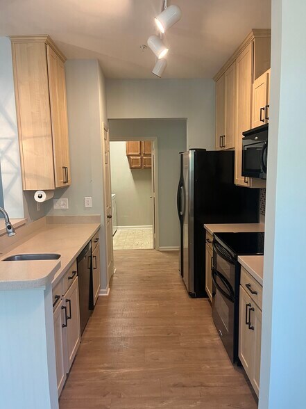 Building Photo - 1225 Blakeway St