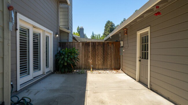 Building Photo - Prime Vacaville Location 3BD/2BA TUSD