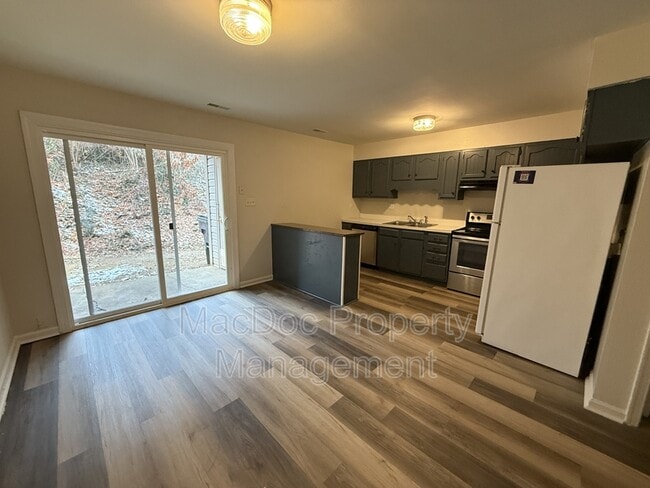 Building Photo - 4 Manchester Ct