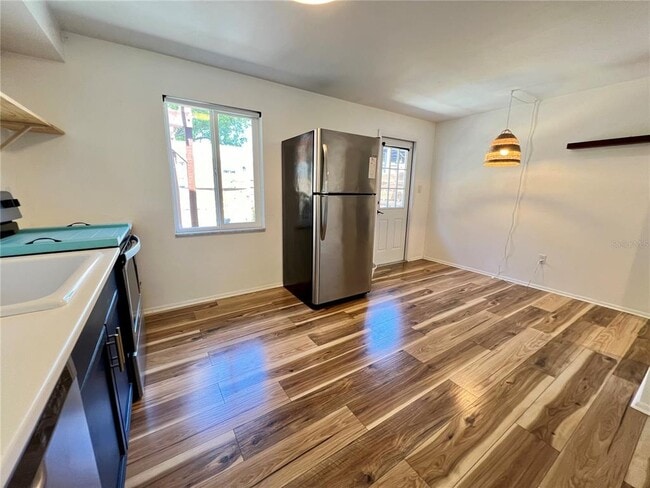 Building Photo - 559 Laura Ln