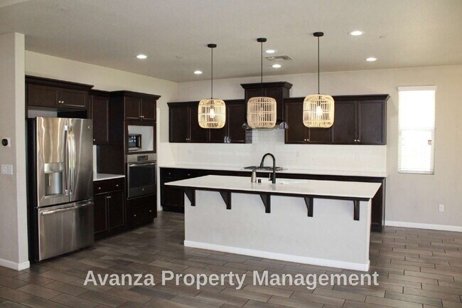 Building Photo - Home for Rent 4 Bed/2.5 Bath - 2,400 Sq Ft. Rent: $3,195/month Security Deposit: $3,295 Clovis Ea...