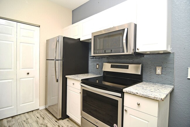 Building Photo - 864 Grand Regency Pointe