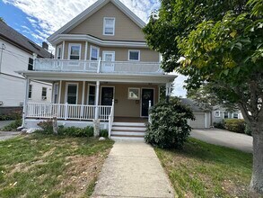 Building Photo - 289 Thacher St