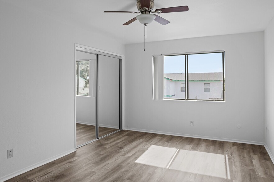 Building Photo - 324 Stepney St