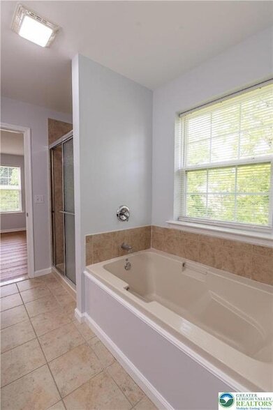 Building Photo - 835 Spring White Dr