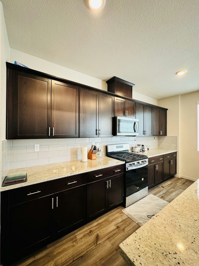 Building Photo - 3026 Kenwood Cir
