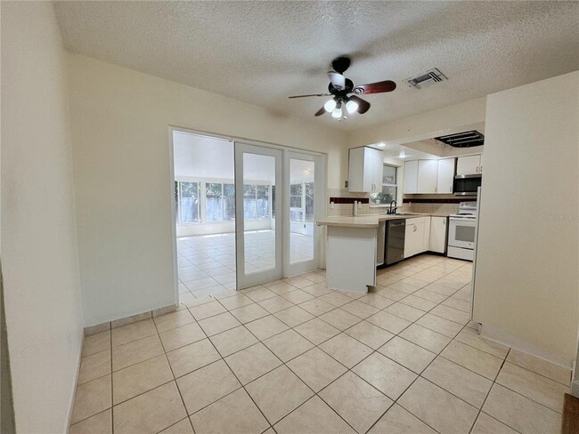 Building Photo - 7522 Laurel Springs Dr