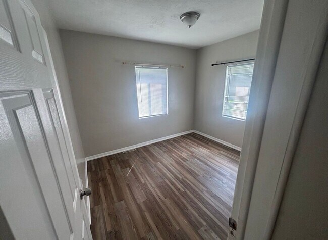 Building Photo - 523 Weston St