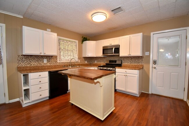 Building Photo - 3 Bed, 2 Bath Home in Ruston