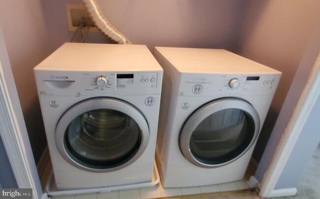 Building Photo - 8202 Catbird Cir