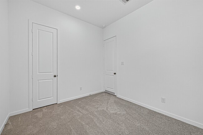 Building Photo - 11119 Poplar Tree Dr