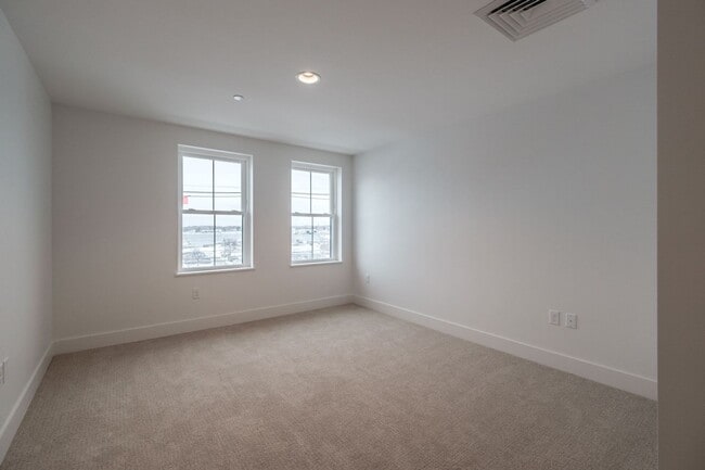 Building Photo - 2BR/2BA Old Port Condo Onsite Parking Available, Fitness Room and Elevator