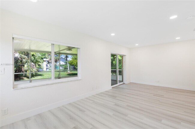 Building Photo - 7003 NW 99th Ave