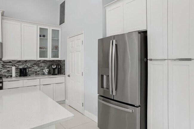 Building Photo - 15622 Cypress Park Dr