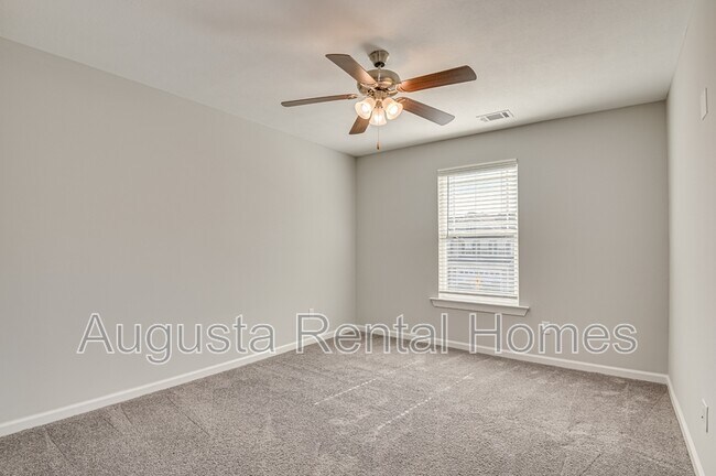 Building Photo - 909 Chesford Dr
