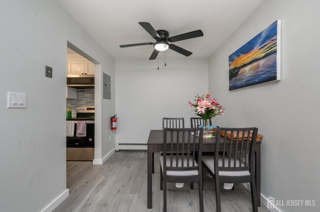 Building Photo - 289 Main St