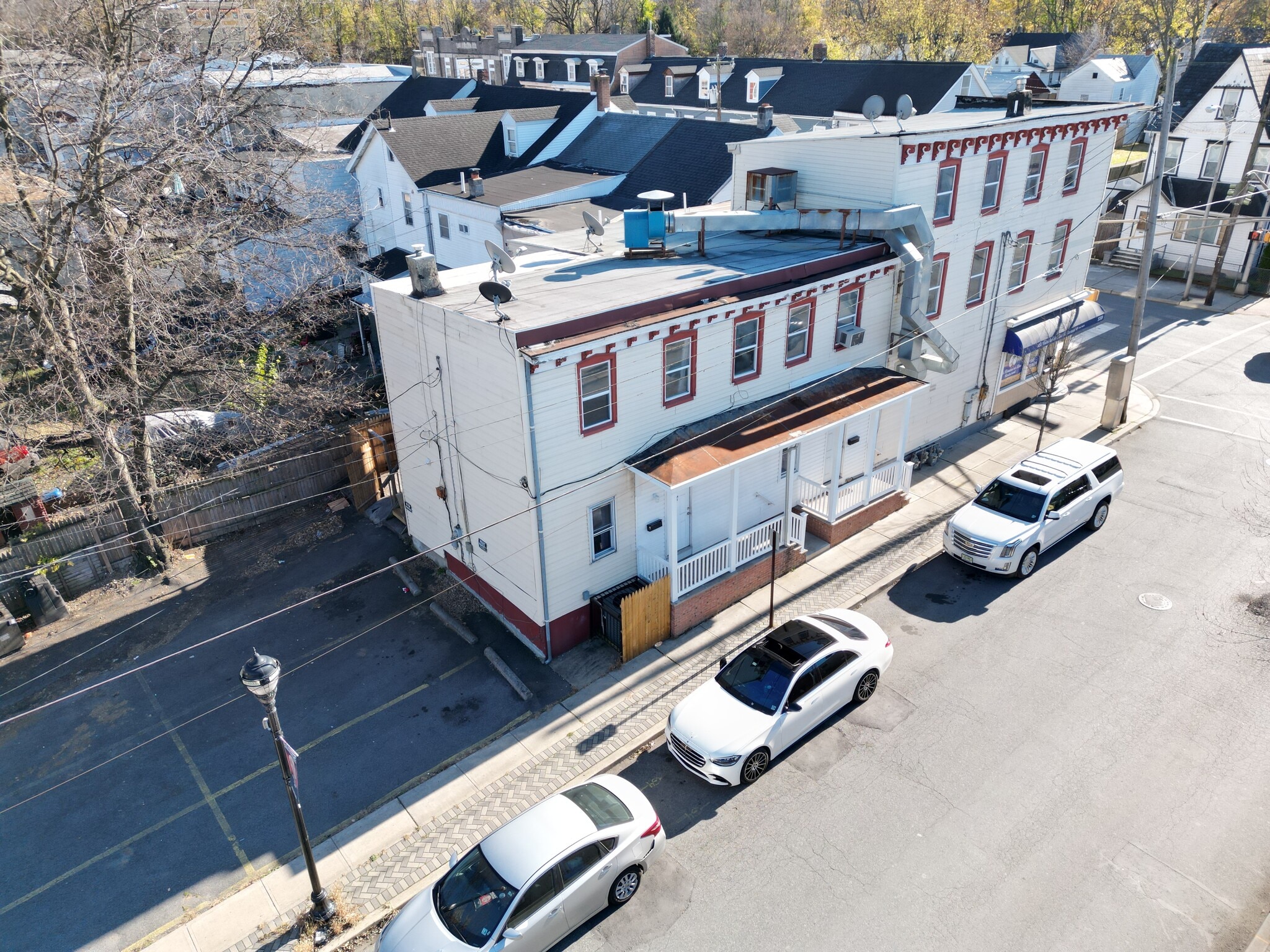 Building Photo - 559 S Main St
