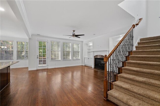 Building Photo - 6440 Century Park Pl SE