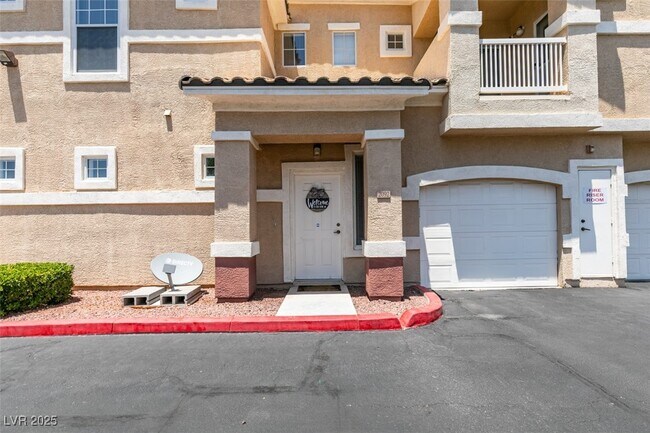Building Photo - 5855 Valley Dr