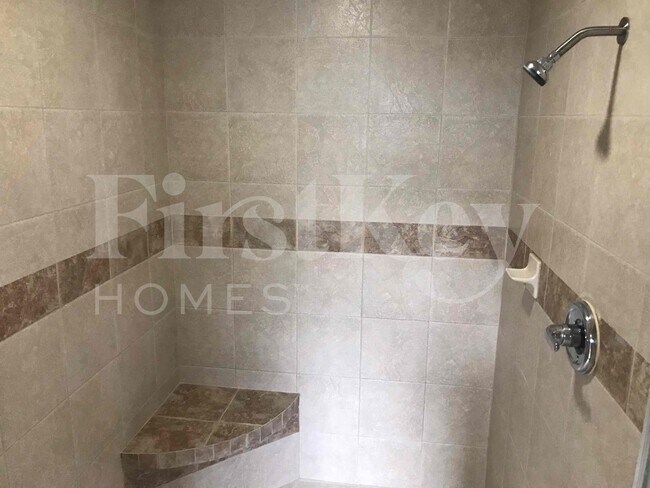 Building Photo - 241 SW 32nd Terrace