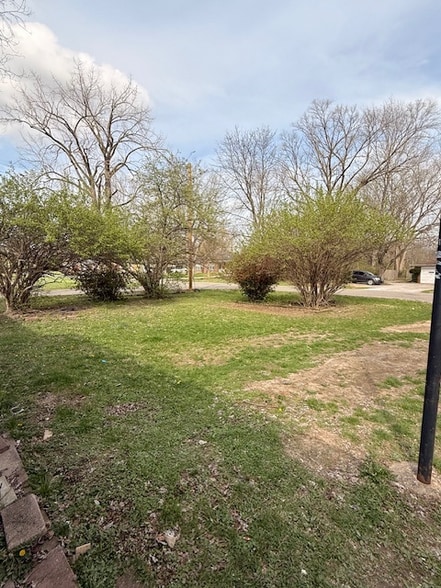 Front Yard - 2256 N Pasadena St