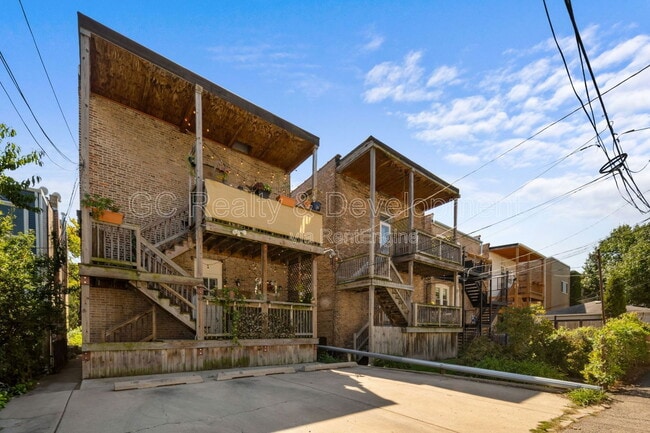 Building Photo - 2130 W Iowa St