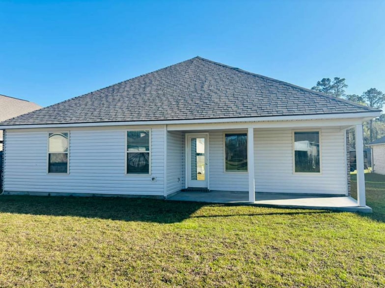 Building Photo - 24359 Dawson Ct