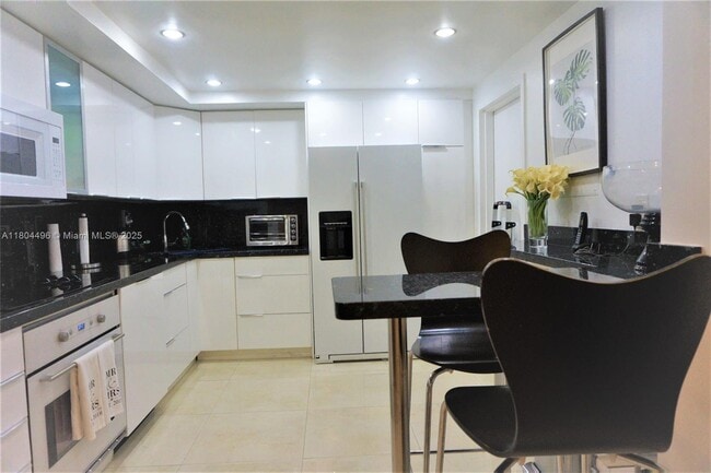 Building Photo - 210 Seaview Dr