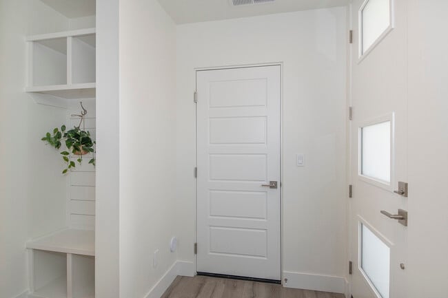 Building Photo - 516 Violets Cove Ln