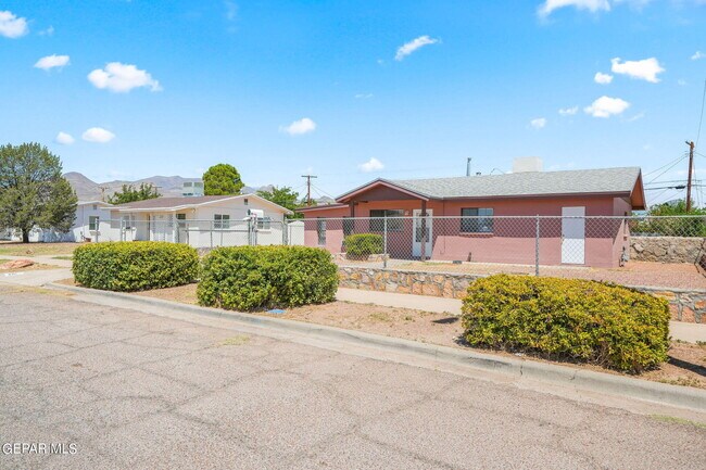 Building Photo - 4913 Sierra Madre Dr