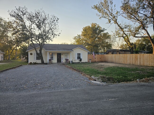 Building Photo - 255 Katy St