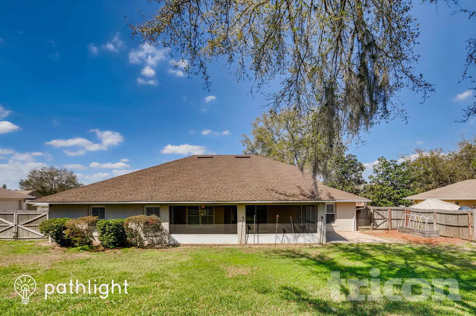 Building Photo - 10902 Versailles Blvd