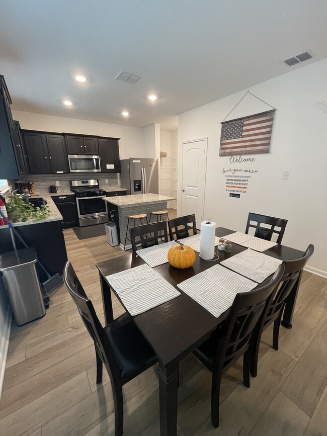 Building Photo - 10829 Emerick St