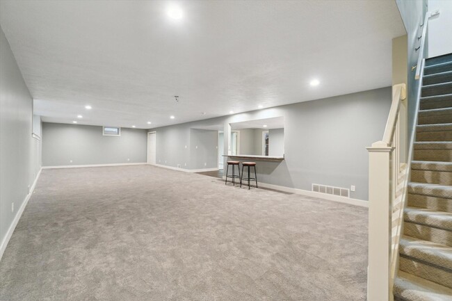 Building Photo - 5279 Thames Ct