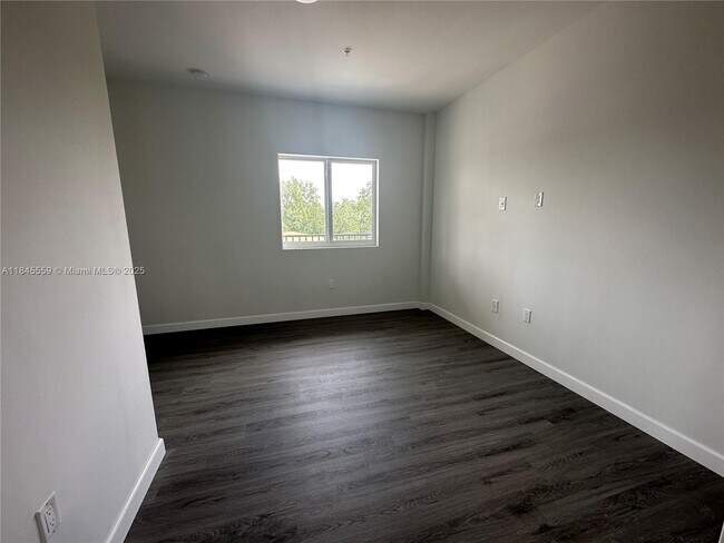 Building Photo - 2311 NW 22nd Ave