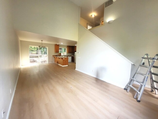 Building Photo - Spacious Four Bedroom Home with Bonus Room...