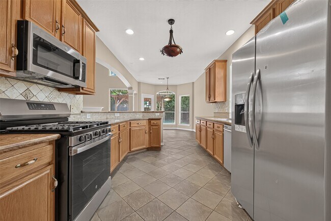 Building Photo - 18515 Autumn Park Dr