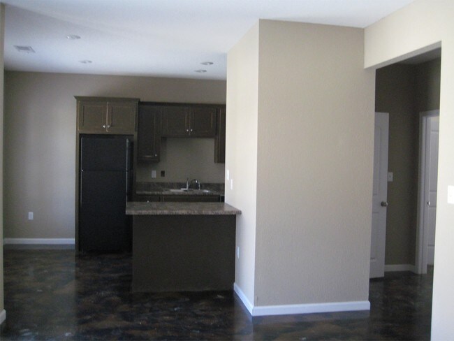 Building Photo - 1500 Kathleen St