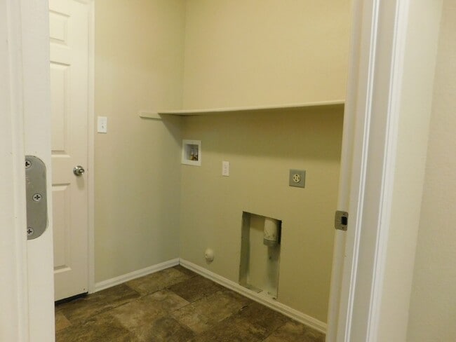 Building Photo - Nice Home in Chatfield II Subdivision