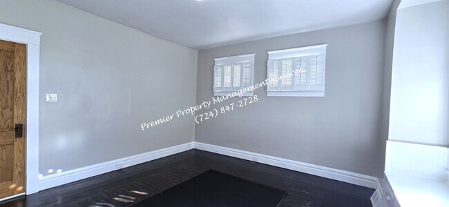 Building Photo - 922 Winslow Ave