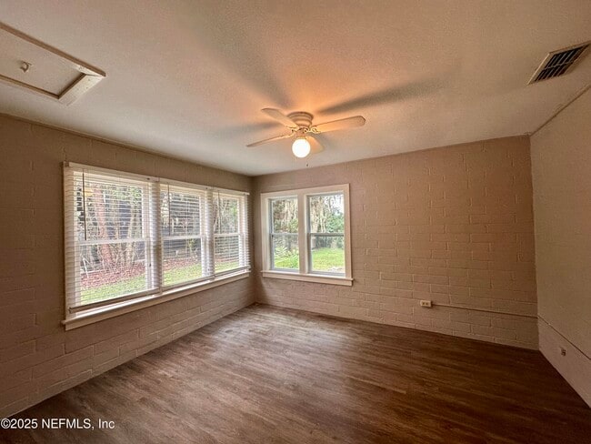 Building Photo - 206 Chestnut St