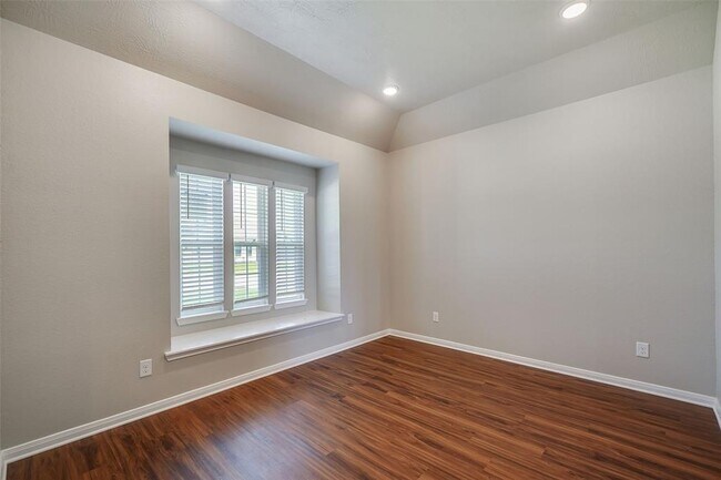 Building Photo - 1042 Tomball Downs Dr
