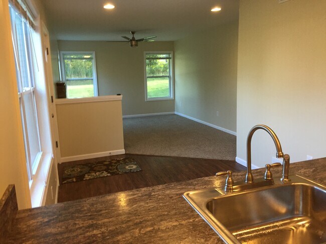 Building Photo - 10933 Hall Rd