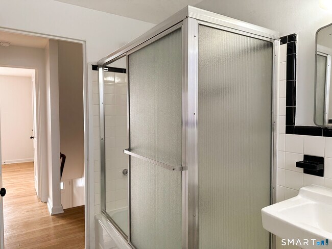 Building Photo - 52 Arnold Way