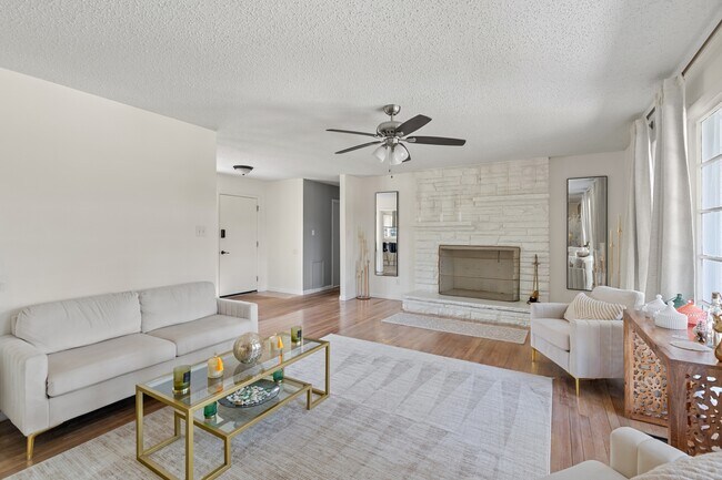 Building Photo - 8009 Whitesburg Dr